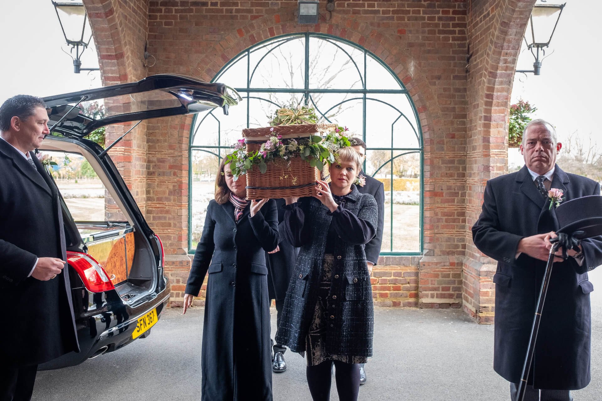 the-good-funeral-guide-zk5manINU7c-unsplash